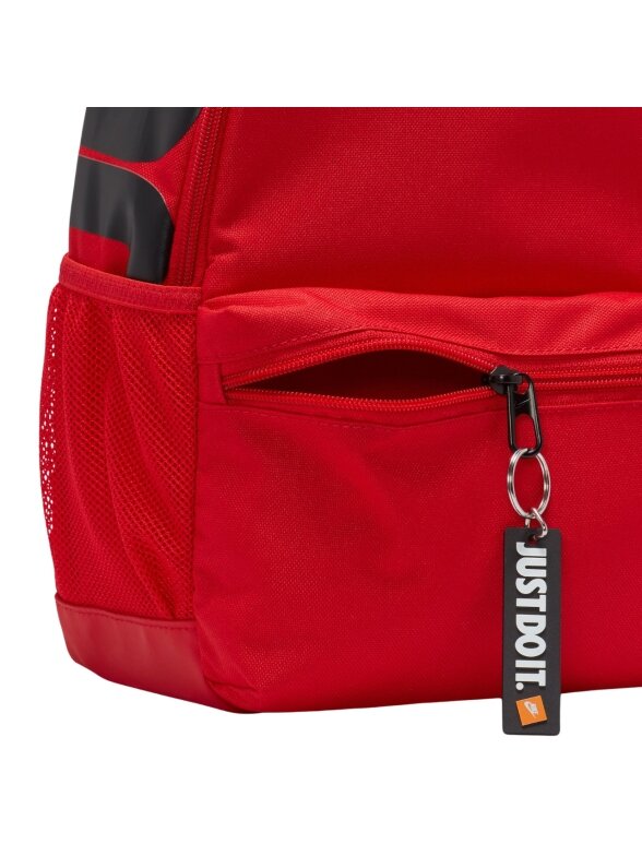 Nike Brasillia JDI Mini kuprinė vaikams raudona DR6091 657 5 Nike Brasillia JDI Mini kuprinė vaikams raudona DR6091 657 5