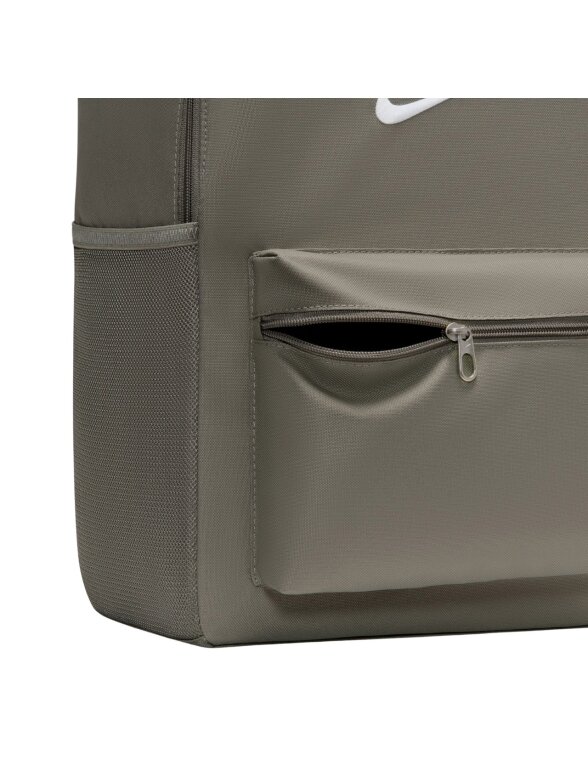 Nike Heritage 2.0 kuprinė alyvuogių spalvos IB4343 320 5 Nike Heritage 2.0 kuprinė alyvuogių spalvos IB4343 320 5