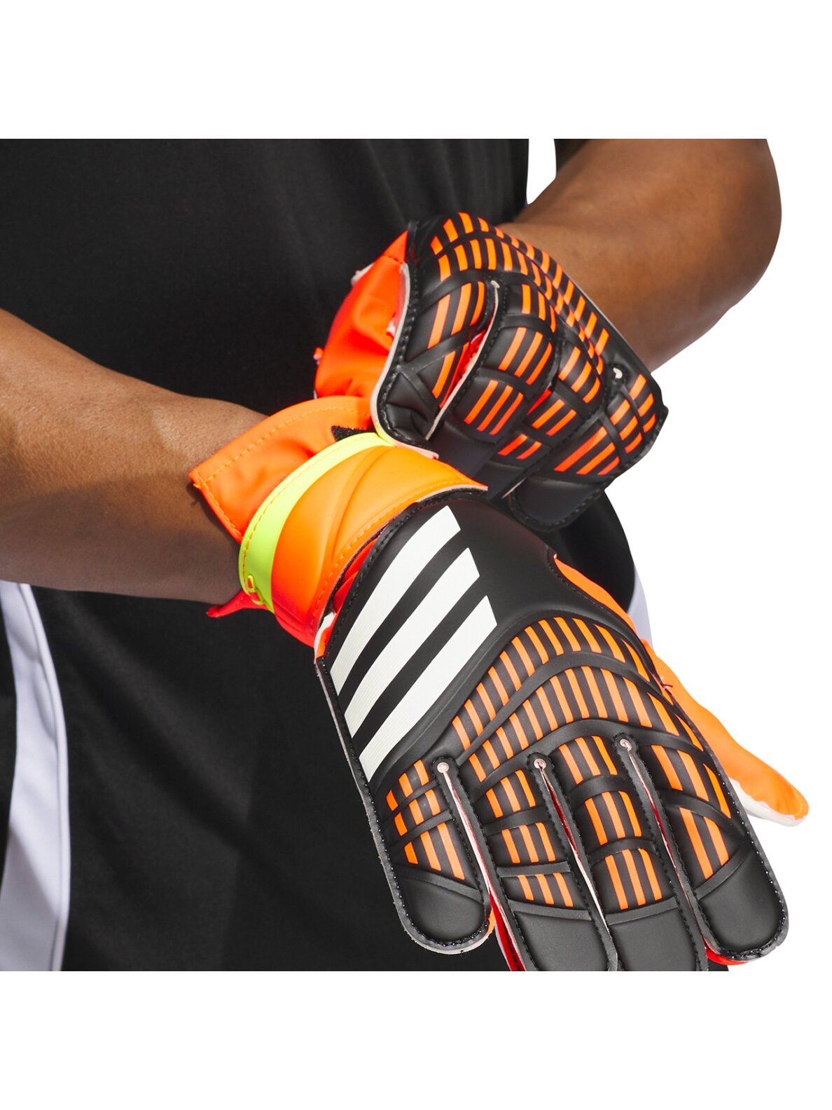 Adidas Predator Training vartininko pirštinės oranžinės ir juodos spalvos IQ4027 3 Adidas Predator Training vartininko pirštinės oranžinės ir juodos spalvos IQ4027 3