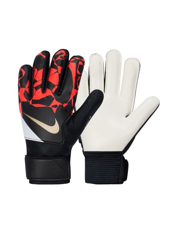 Nike Match Goalkeeper vaikiškos vartininko pirštinės, juodos ir raudonos HQ0258 011 Nike Match Goalkeeper vaikiškos vartininko pirštinės, juodos ir raudonos HQ0258 011