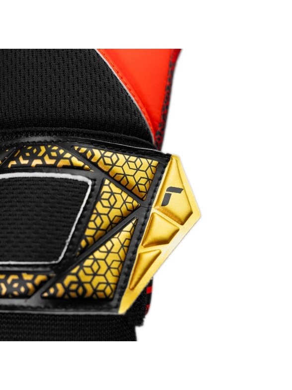 Reusch Attrakt Freegel Silver vyrams futbolo vartininko pirštinės juodos-raudonos 6