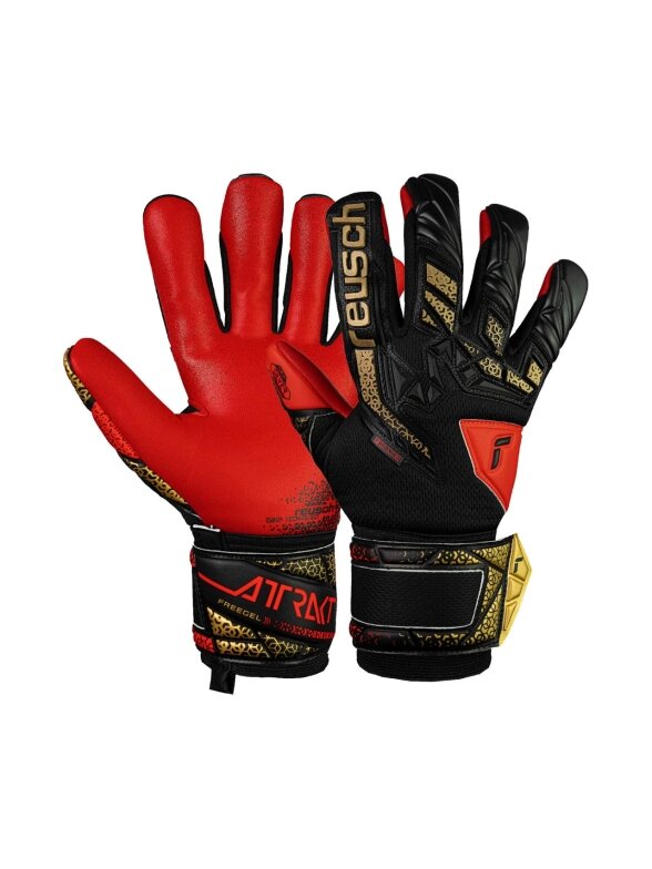Reusch Attrakt Freegel Silver vyrams futbolo vartininko pirštinės juodos-raudonos Reusch Attrakt Freegel Silver vyrams futbolo vartininko pirštinės juodos-raudonos