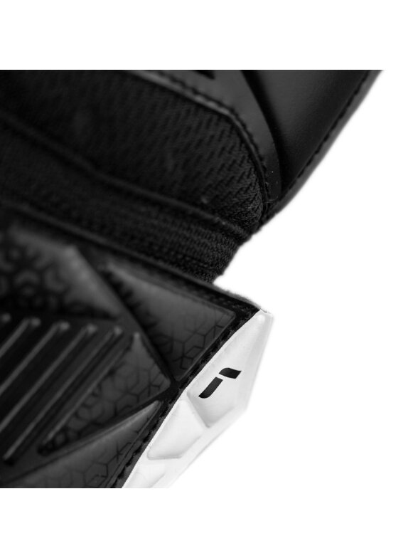 Reusch Attrakt Resist Junior vartininko pirštinės juodos 5572615 7700 5 Reusch Attrakt Resist Junior vartininko pirštinės juodos 5572615 7700 5