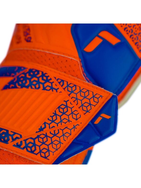 Reusch Attrakt Solid Junior vartininko pirštinės oranžinės-mėlynos 5572515 2290 6 Reusch Attrakt Solid Junior vartininko pirštinės oranžinės-mėlynos 5572515 2290 6