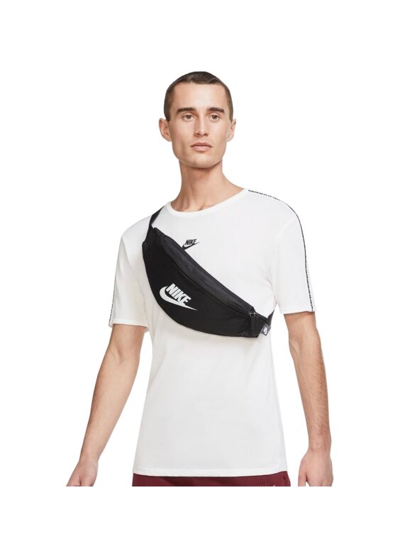 Nike Heritage Waistpack – Fa21 juoda DB0490 010 5 Nike Heritage Waistpack – Fa21 juoda DB0490 010 5