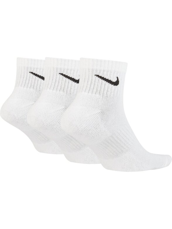 Nike Everyday Cushioned kulkšnies kojinės 3 poros baltos SX7667 100 1 Nike Everyday Cushioned kulkšnies kojinės 3 poros baltos SX7667 100 1