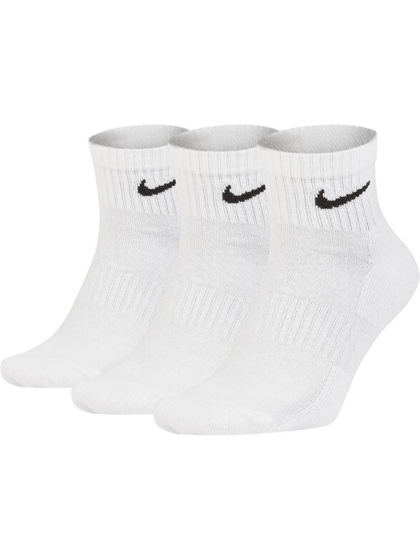 Nike Everyday Cushioned kulkšnies kojinės 3 poros baltos SX7667 100 Nike Everyday Cushioned kulkšnies kojinės 3 poros baltos SX7667 100