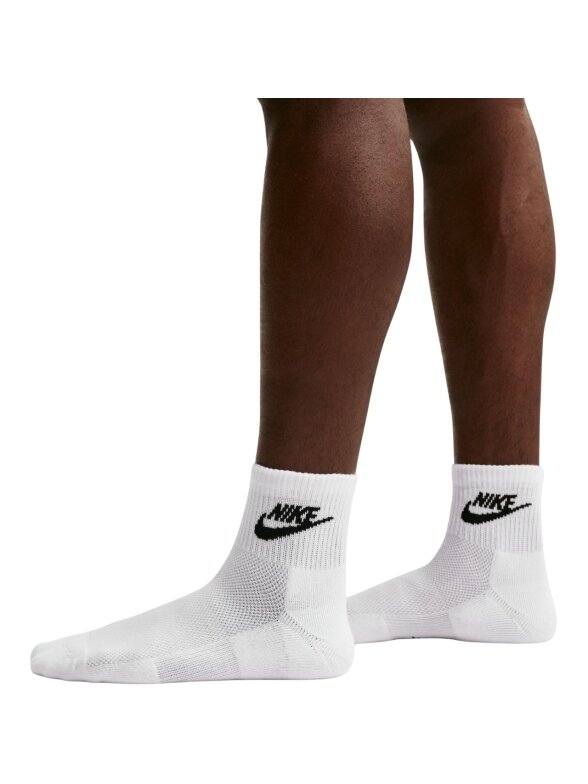 Nike kojinės Everyday Elevated 3 poros baltos IH8523 901 3 Nike kojinės Everyday Elevated 3 poros baltos IH8523 901 3