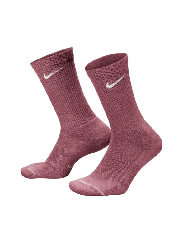 Nike Everyday Elevated kojinės 6 poros smėlio, bordo, rožinės spalvos HQ8021 910 1 Nike Everyday Elevated kojinės 6 poros smėlio, bordo, rožinės spalvos HQ8021 910 1