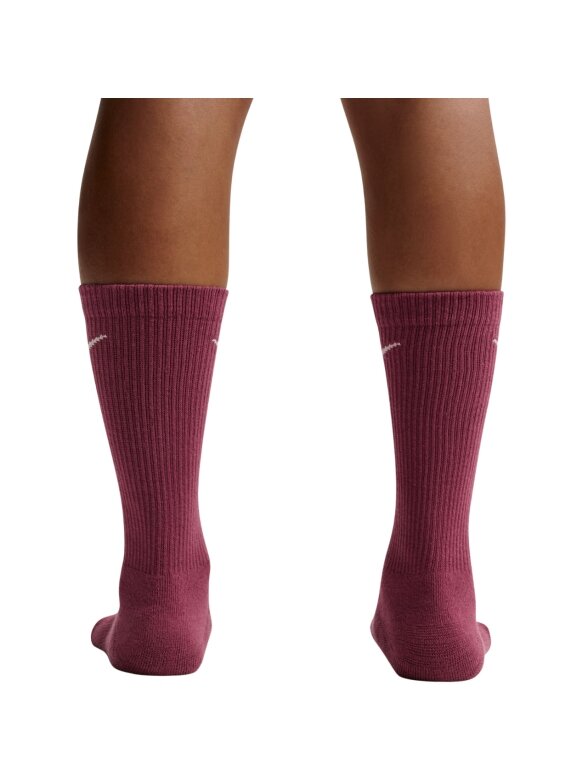 Nike Everyday Elevated kojinės 6 poros smėlio, bordo, rožinės spalvos HQ8021 910 3 Nike Everyday Elevated kojinės 6 poros smėlio, bordo, rožinės spalvos HQ8021 910 3