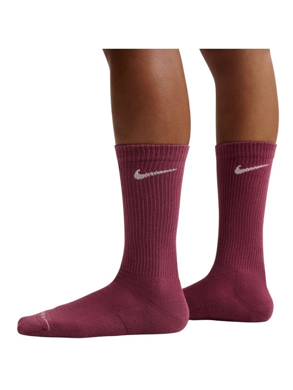 Nike Everyday Elevated kojinės 6 poros smėlio, bordo, rožinės spalvos HQ8021 910 4 Nike Everyday Elevated kojinės 6 poros smėlio, bordo, rožinės spalvos HQ8021 910 4
