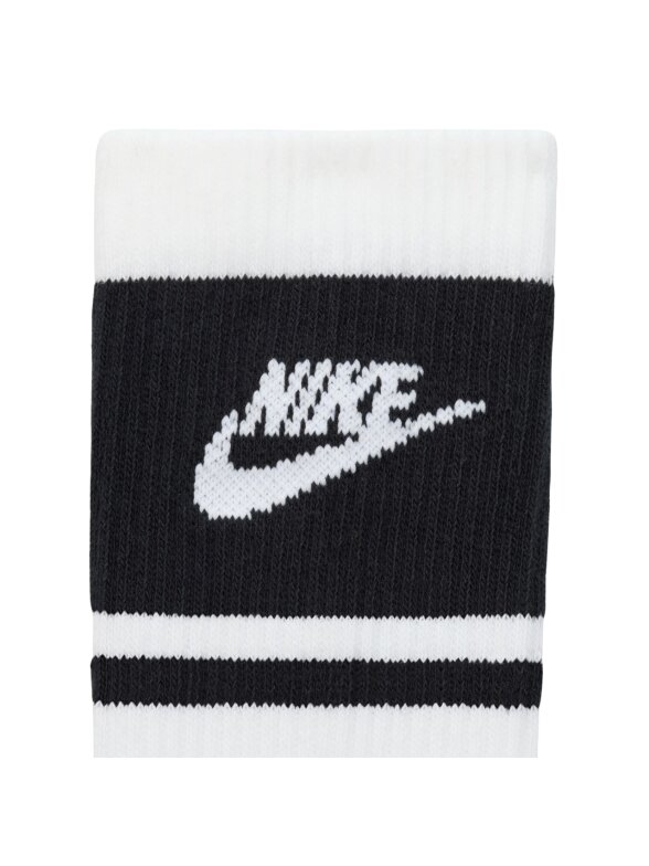 Nike Everyday Elevated Crew kojinės 3 poros baltos ir juodos IM7949 901 3 Nike Everyday Elevated Crew kojinės 3 poros baltos ir juodos IM7949 901 3