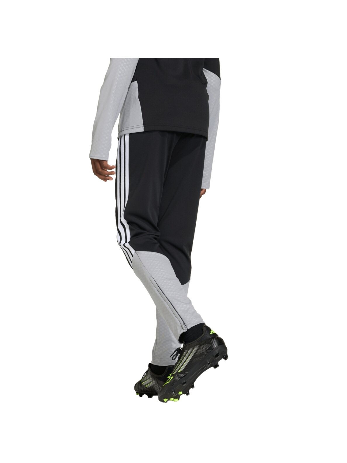 Adidas Tiro 26 Competition Training sportinės kelnės vaikams juodos spalvos KA5134 2 Adidas Tiro 26 Competition Training sportinės kelnės vaikams juodos spalvos KA5134 2