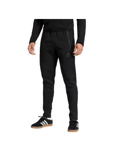 Vyriškos adidas Tiro 26 Travel Sweat Pant juodos spalvos KF6072