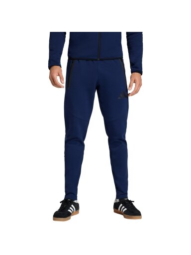 Vyriškos adidas Tiro 26 Travel Sweat Pant, tamsiai mėlynos spalvos KF6073