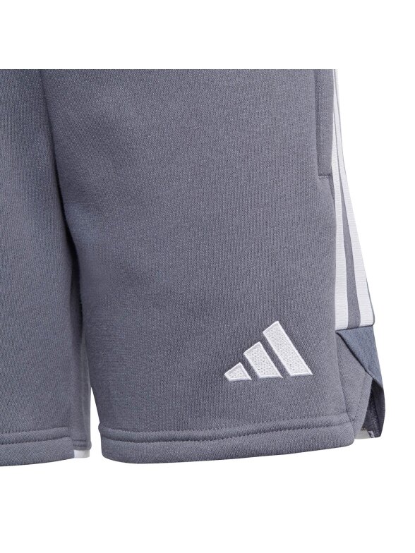 Adidas Tiro 23 League Sweat vaikiški šortai, pilki HZ3014 3 Adidas Tiro 23 League Sweat vaikiški šortai, pilki HZ3014 3