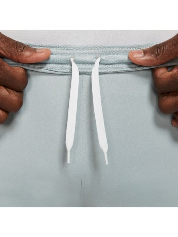 Nike NK Dry Academy M18 Short KZ FPJB vyriški šortai pilki ir balti CZ0977 019 5 Nike NK Dry Academy M18 Short KZ FPJB vyriški šortai pilki ir balti CZ0977 019 5