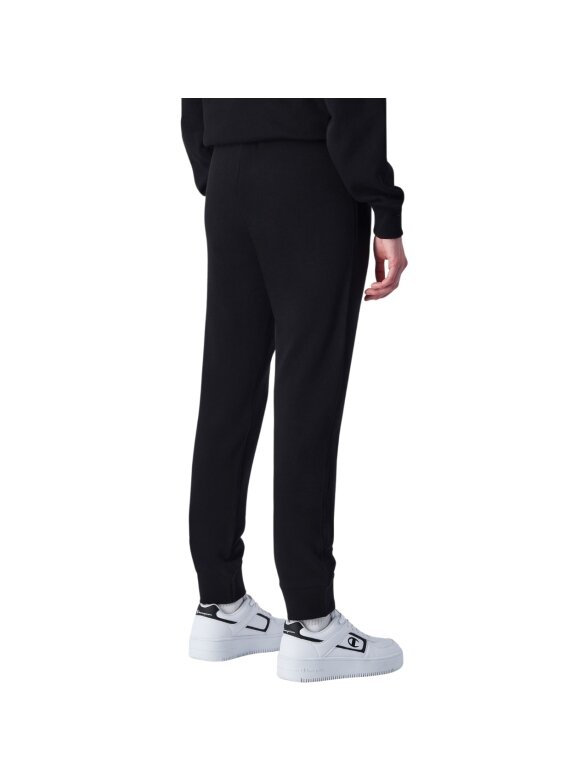 Champion Rib Cuff moteriškos kelnės juodos 117550 KK001 2 Champion Rib Cuff moteriškos kelnės juodos 117550 KK001 2