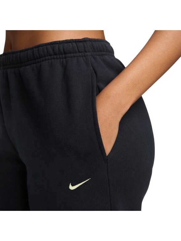 Nike Studio Fleece moteriškos kelnės juodos IM8076 001 2 Nike Studio Fleece moteriškos kelnės juodos IM8076 001 2