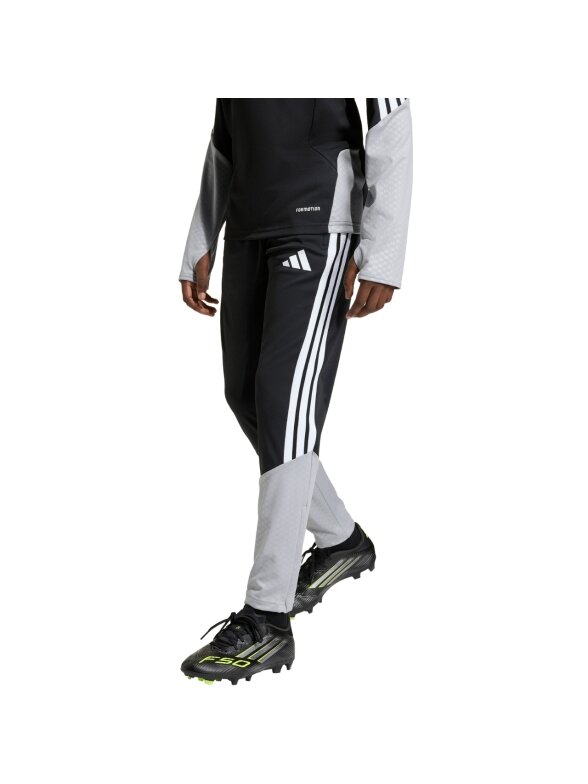 Adidas Tiro 26 Competition Training sportinės kelnės vaikams juodos spalvos KA5134 Adidas Tiro 26 Competition Training sportinės kelnės vaikams juodos spalvos KA5134