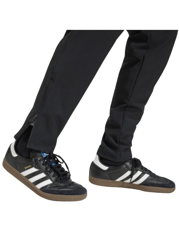 Adidas Tiro 26 Travel Woven vaikiškos kelnės, juodos JM5556 3 Adidas Tiro 26 Travel Woven vaikiškos kelnės, juodos JM5556 3