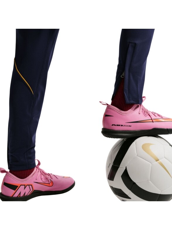 Nike FC Barcelona Strike vaikiškos kelnės tamsiai mėlynos spalvos II2809 498 5 Nike FC Barcelona Strike vaikiškos kelnės tamsiai mėlynos spalvos II2809 498 5