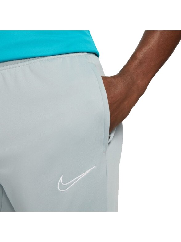 Nike NK Df Academy 21 Pant Kpz vaikiškos kelnės, pilkos CW6124 019 2 Nike NK Df Academy 21 Pant Kpz vaikiškos kelnės, pilkos CW6124 019 2