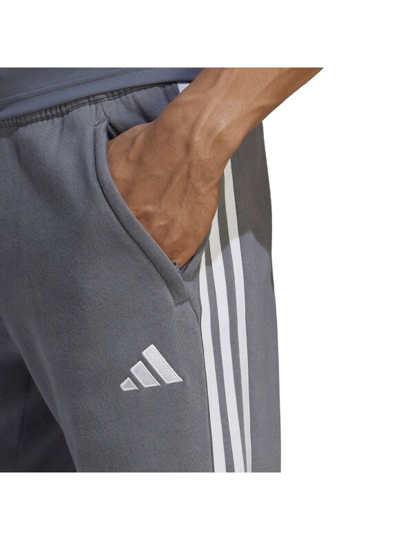 Adidas Tiro 23 League Sweat Tracksuit Bottoms vyriškos sportinis kostiumas pilkos spalvos HZ3019 Adidas Tiro 23 League Sweat Tracksuit Bottoms vyriškos sportinis kostiumas pilkos spalvos HZ3019