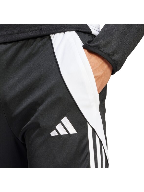 Vyriškos Adidas Tiro 24 3/4 kelnės juodos IJ7671 Vyriškos Adidas Tiro 24 3/4 kelnės juodos IJ7671