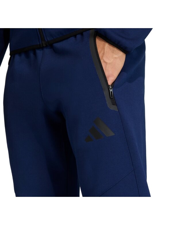 Vyriškos adidas Tiro 26 Travel Sweat Pant, tamsiai mėlynos spalvos KF6073 3 Vyriškos adidas Tiro 26 Travel Sweat Pant, tamsiai mėlynos spalvos KF6073 3
