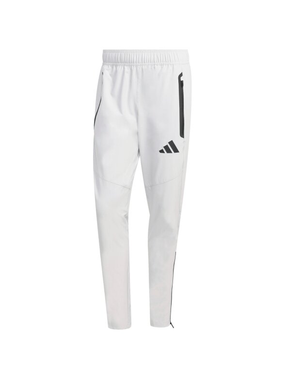 Adidas Tiro 26 Travel Woven vyriškos kelnės, šviesiai pilkos KE8363 1 Adidas Tiro 26 Travel Woven vyriškos kelnės, šviesiai pilkos KE8363 1