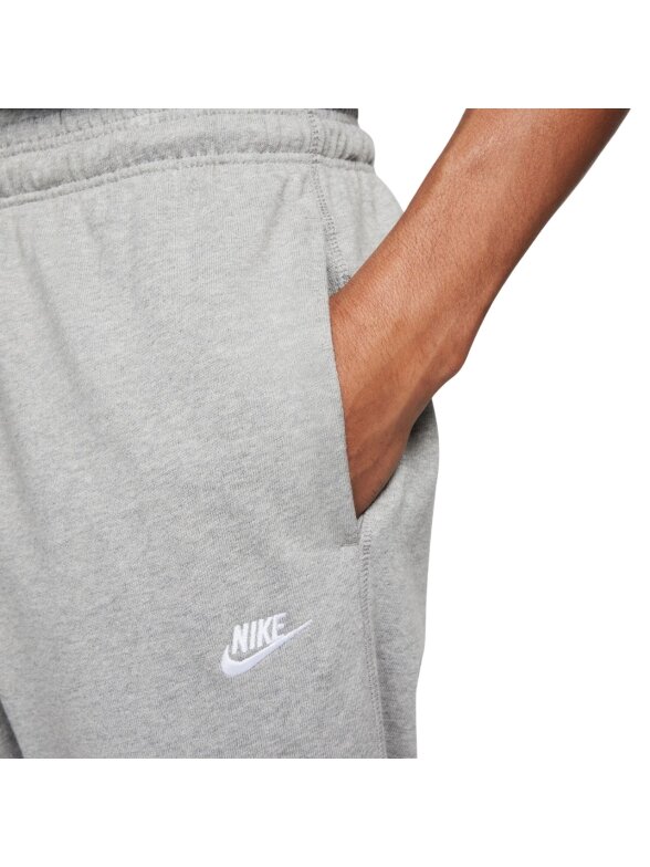 Nike Club Knit Jogger vyriškos kelnės pilkos spalvos FQ4330 063 2 Nike Club Knit Jogger vyriškos kelnės pilkos spalvos FQ4330 063 2