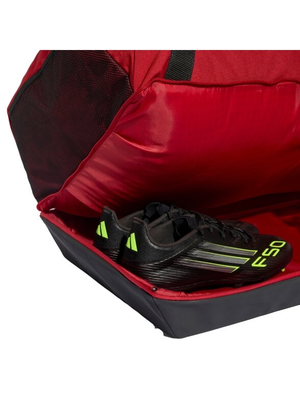 Adidas Tiro Duffle Large sporto krepšys su apatine pertvara raudonas JY7950 4 Adidas Tiro Duffle Large sporto krepšys su apatine pertvara raudonas JY7950 4