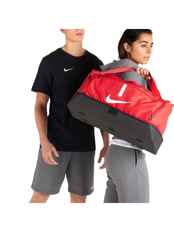Nike Academy Team M Hardcase krepšys raudonas CU8096 657 4 Nike Academy Team M Hardcase krepšys raudonas CU8096 657 4