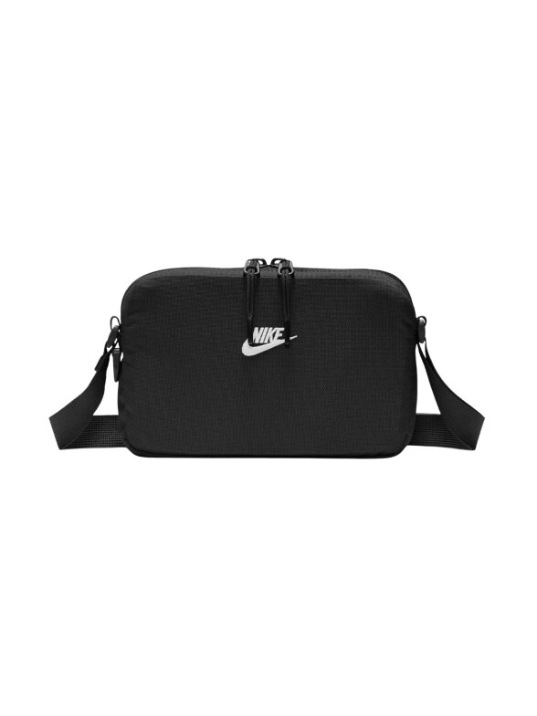 Nike Heritage S juoda rankinė per petį IB4381 010 Nike Heritage S juoda rankinė per petį IB4381 010