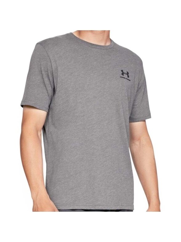 Vyriški marškinėliai trumpomis rankovėmis Under Armour Sportstyle kairėje krūtinėje SS pilka melanžinė 1326799 036 2 Vyriški marškinėliai trumpomis rankovėmis Under Armour Sportstyle kairėje krūtinėje SS pilka melanžinė 1326799 036 2