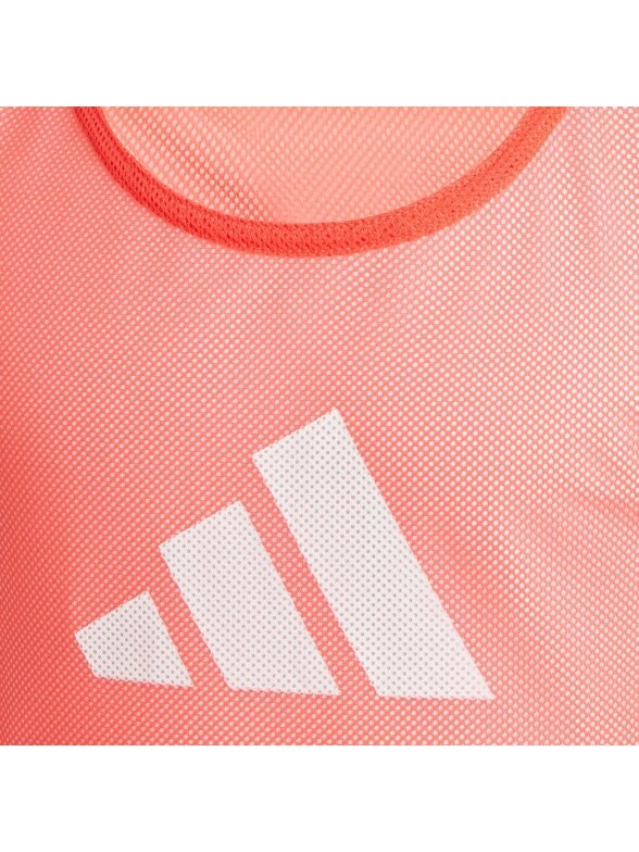 Vaikiškas markeris adidas Training BIB 24 junior coral JF3249 2 Vaikiškas markeris adidas Training BIB 24 junior coral JF3249 2